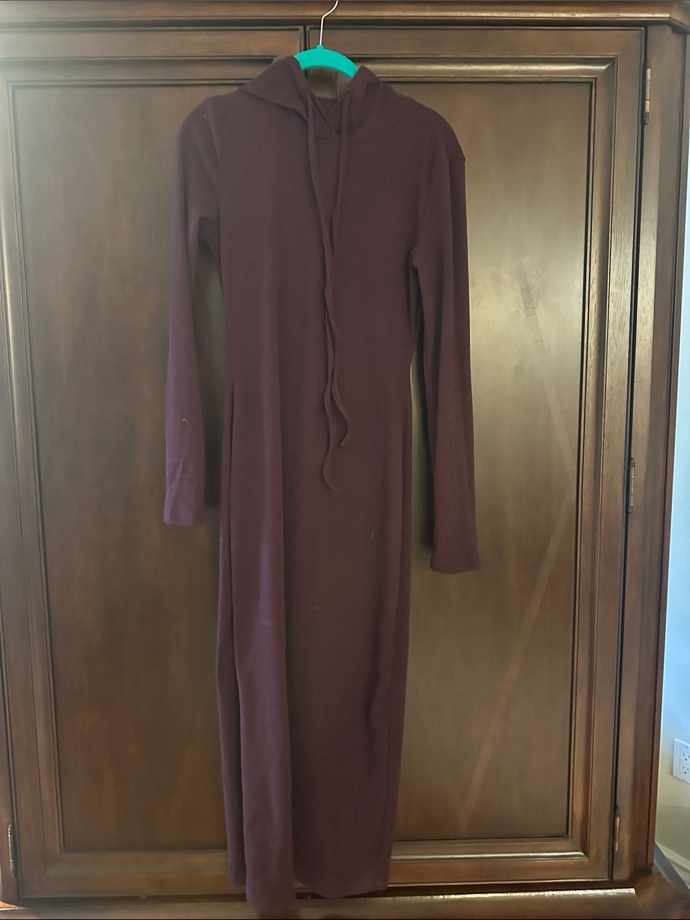 Commense Hooded Long Sleeve Maxi Dress in Plum